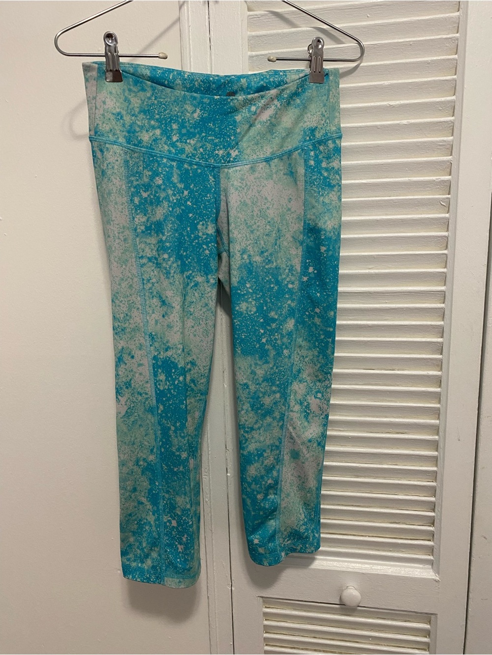 Women’s Performance Capri Leggings - Aqua Tie-Dye